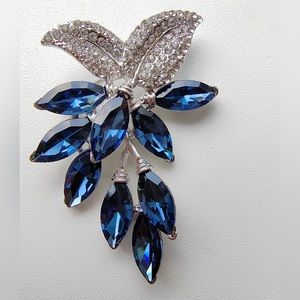 BLUE CHRYSTAL FLOWER GRAPES BROOCH /PIN
